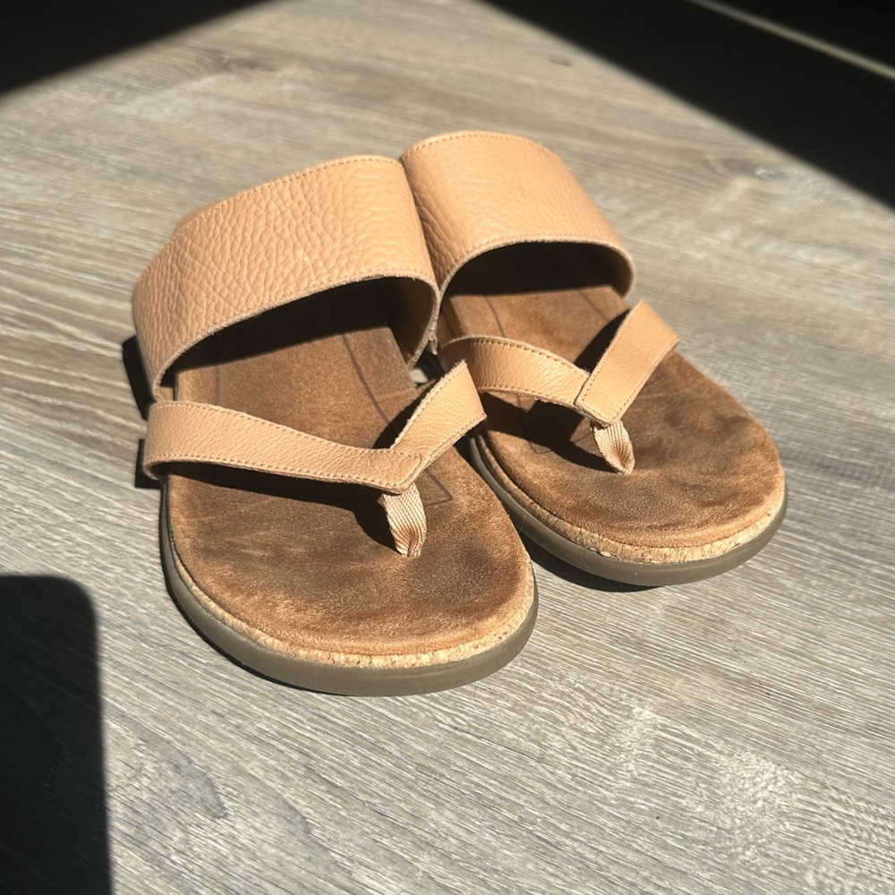 Vionic Marvina Size 8 in color Macaroon